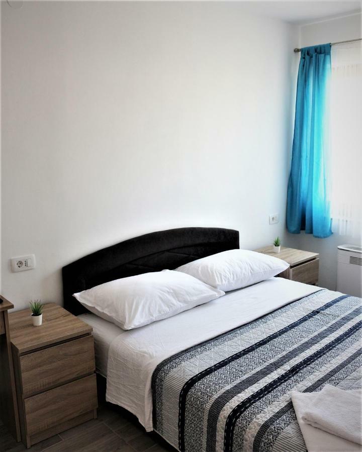 Apartments Mario Malinska Buitenkant foto