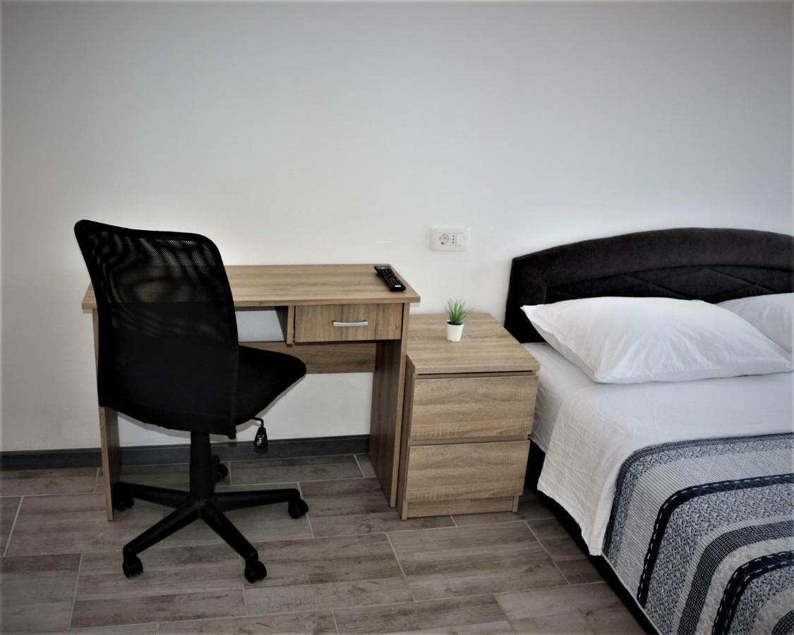 Apartments Mario Malinska Buitenkant foto