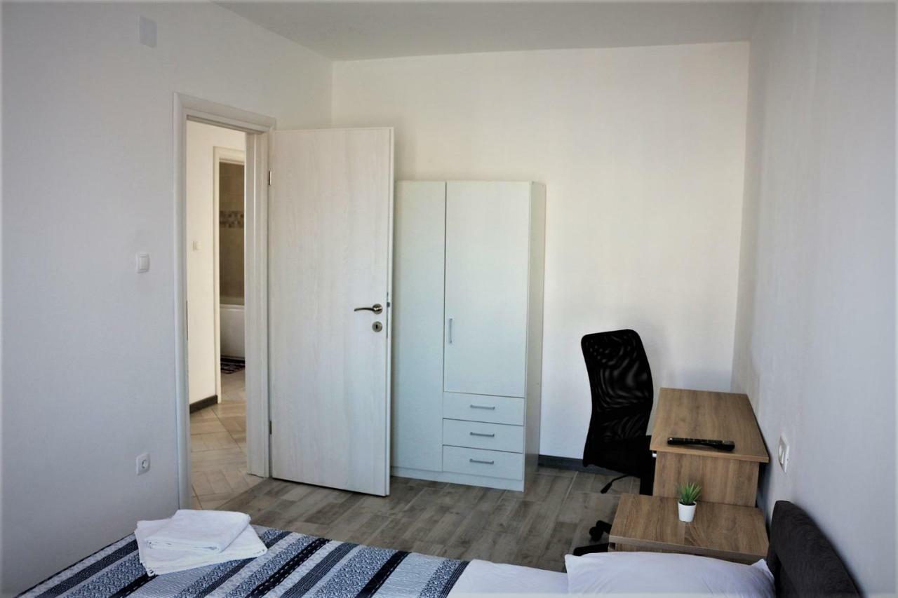 Apartments Mario Malinska Buitenkant foto