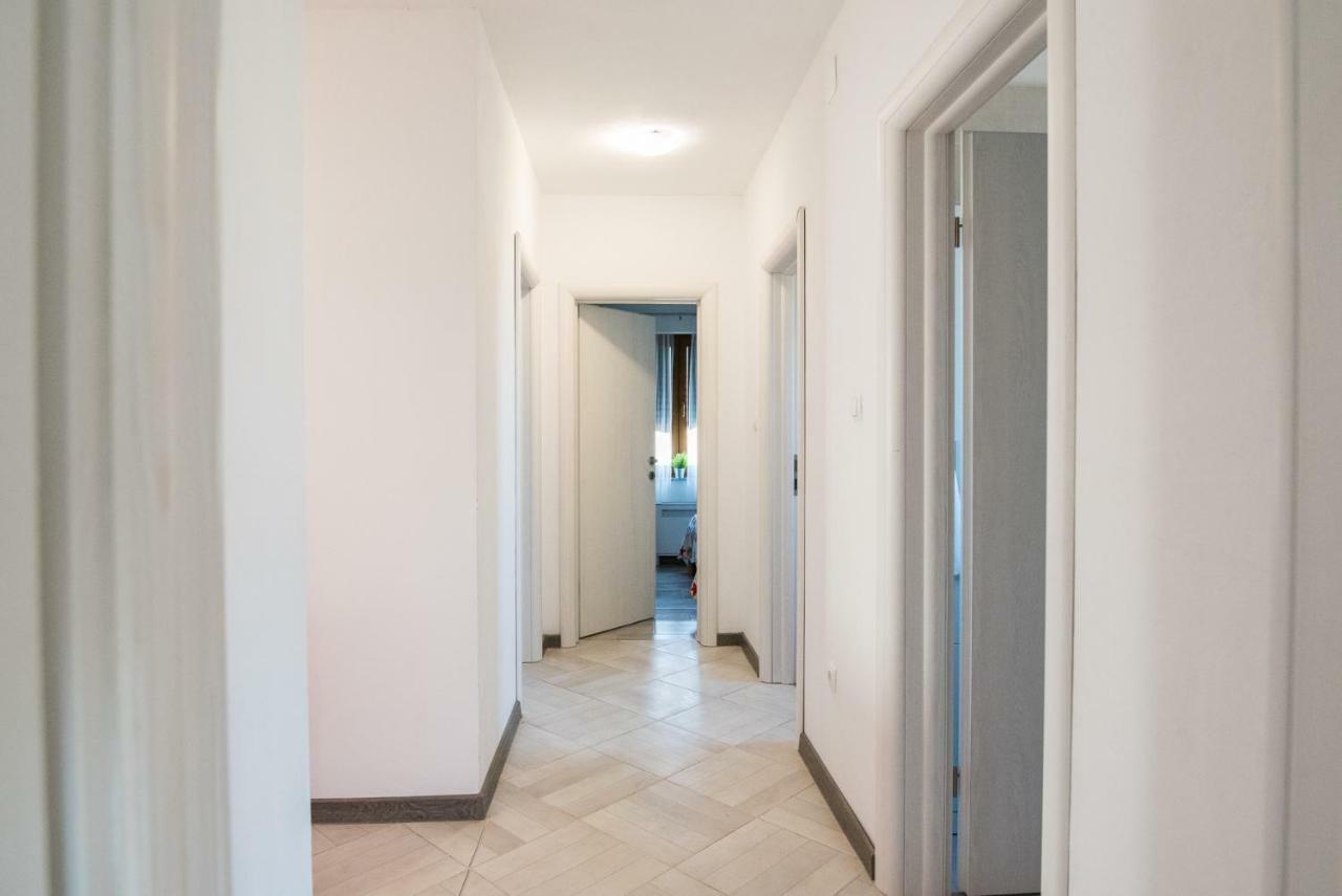 Apartments Mario Malinska Buitenkant foto
